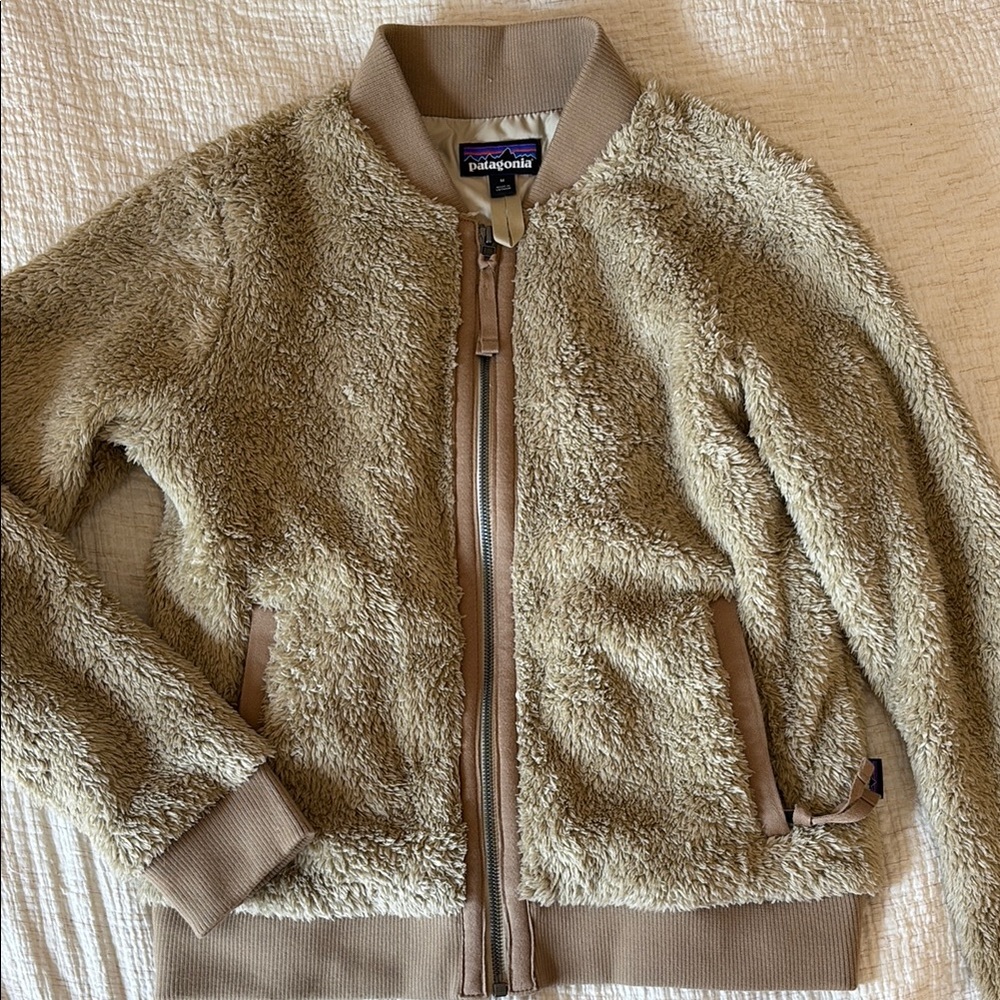 Patagonia Tan Puffer Jacket Cozy Warmth